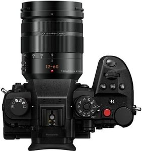 松下Lumix GH7无反光镜即时相机，配有12-60毫米f/2.8-4镜头和64gb SF-M Tough系列存储卡型号DC-GH7LK - Product Image 1