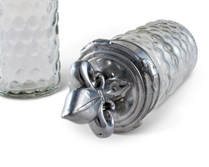 Elegant <strong>Salt</strong> and Pepper <strong>Set</strong> Featuring Timeless Design Perfect for Adding Touch <strong>of</strong> Vintage Style to Your Dining Table or Kitchen - Product Image 6
