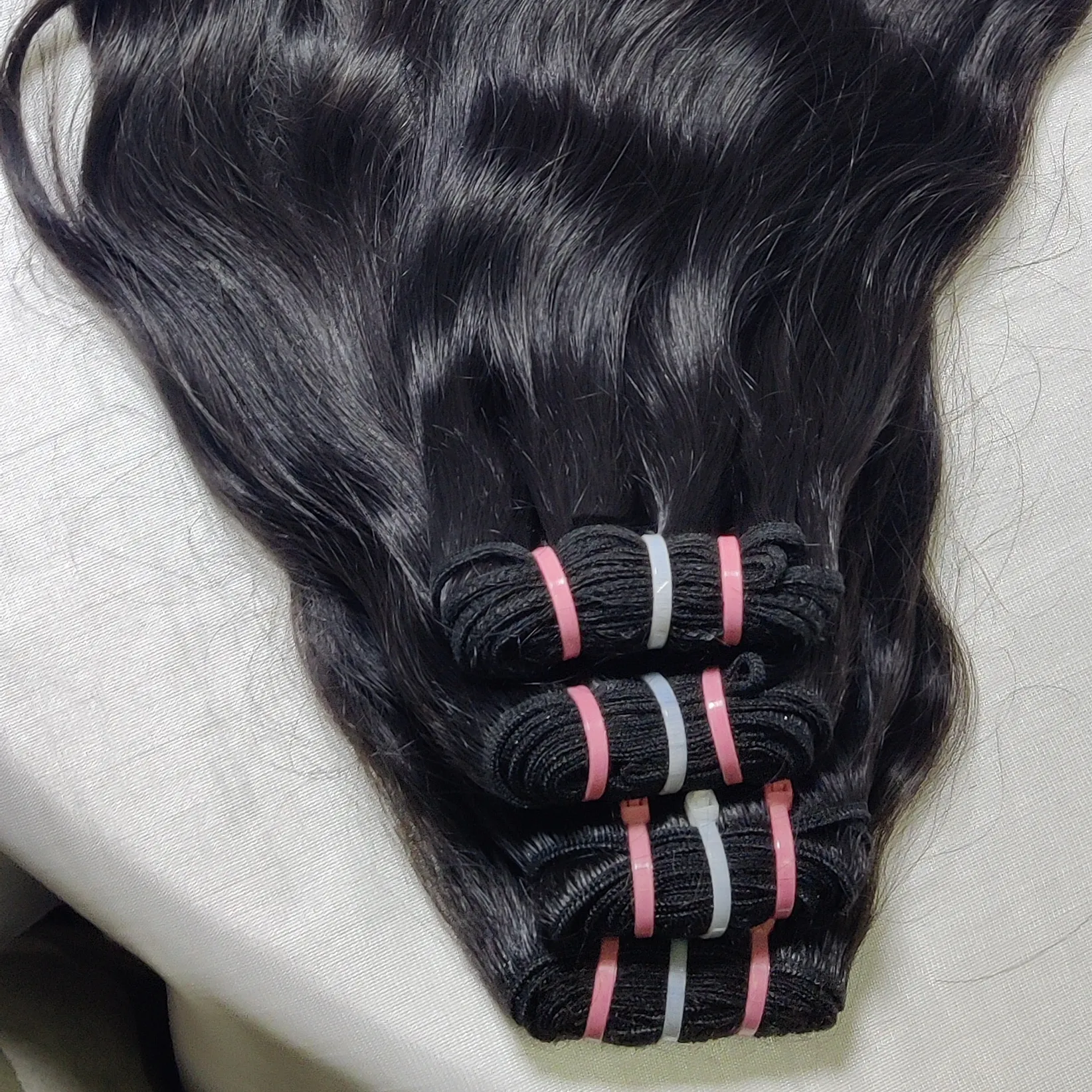 Extensiones de cabello indio Virgen sin procesar con cutículas completas pelo de micro trama recto de 3 hilos