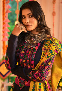Lehenga Choli Fancyレース刺繍作品Dupattaインドデザイナーコレクション