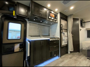 MOTORHOME หรูหราใช้สําหรับตั้งแคมป์ 2023 DYNAMAX ISATA 3 24FW - Product Image 4