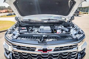 Düzgünce kullanılan <span class=keywords><strong>2025</strong></span> Chevrolet Silverado 1500 ZR2 4dr ekip kabin 4WD 5.8 ft. SB