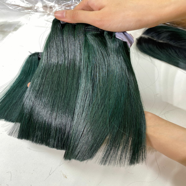 สีเขียวเข้ม