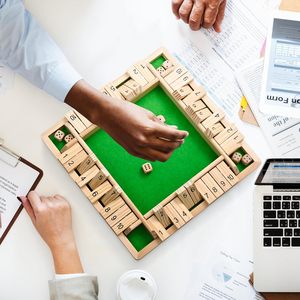 木製シャットボックスゲーム2-4プレーヤー12インチラージ4面ボード、8ダイスとルール子供と大人のための楽しい追加ゲーム - Product Image 6