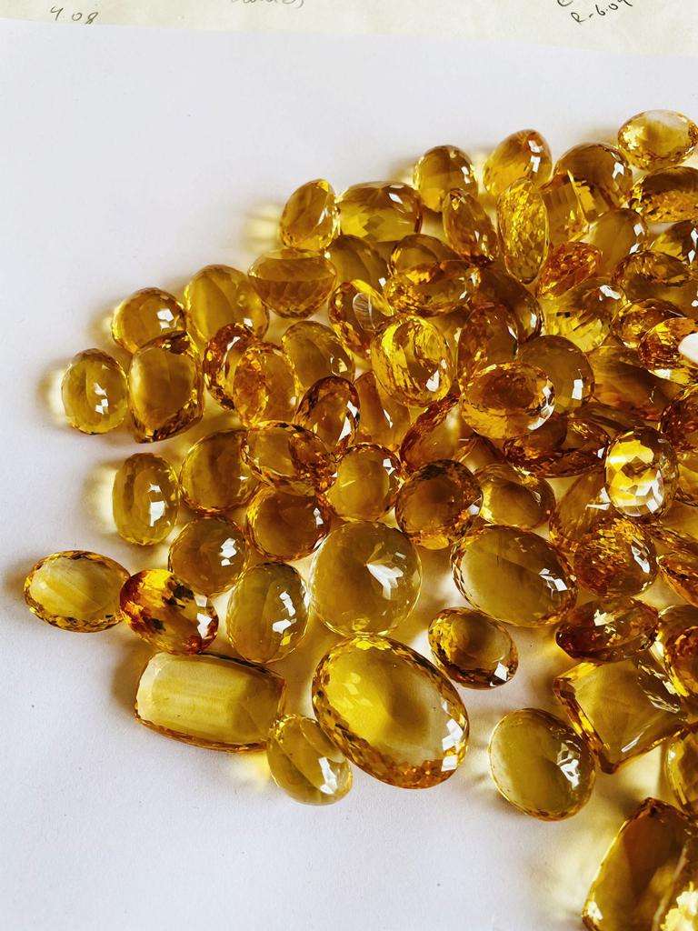 สีเหลือง