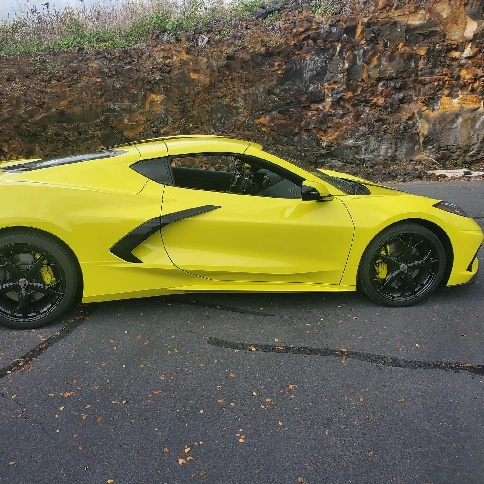 Chevrolet Corvette Stingray Coupe 2021 ~ 6.800 millas, paquete de rendimiento Z51, amarillo acelerado