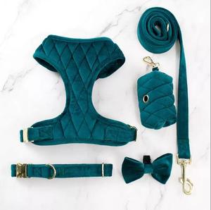 プルドッグハーネスなし調節可能なコンフォートベルベット生地カスタムドッグハーネスセット、マッチカラー蝶ネクタイ付き - Product Image 1