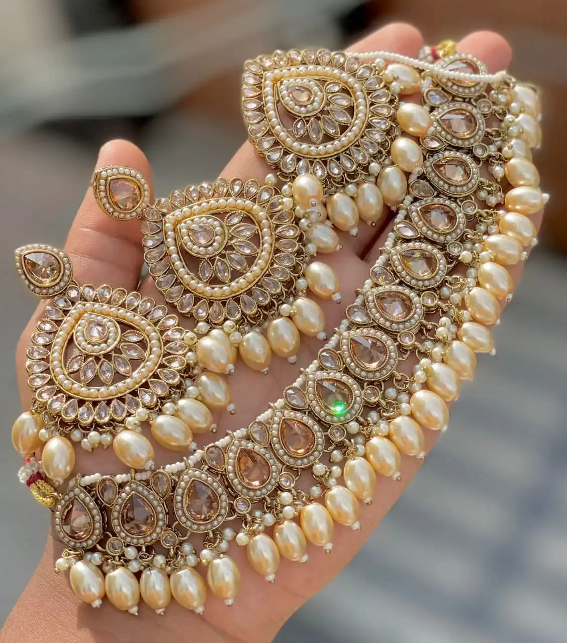 Collier de mariée Kundan inversé avec boucle d'oreille et Maangtikka 15 couleurs disponibles