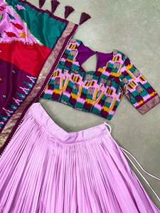 传统丝绸<span class=keywords><strong>Lehenga</strong></span>可爱印花箔作品巴基斯坦<span class=keywords><strong>Lehenga</strong></span> Choli伴娘派对婚礼功能-最新花式模特
