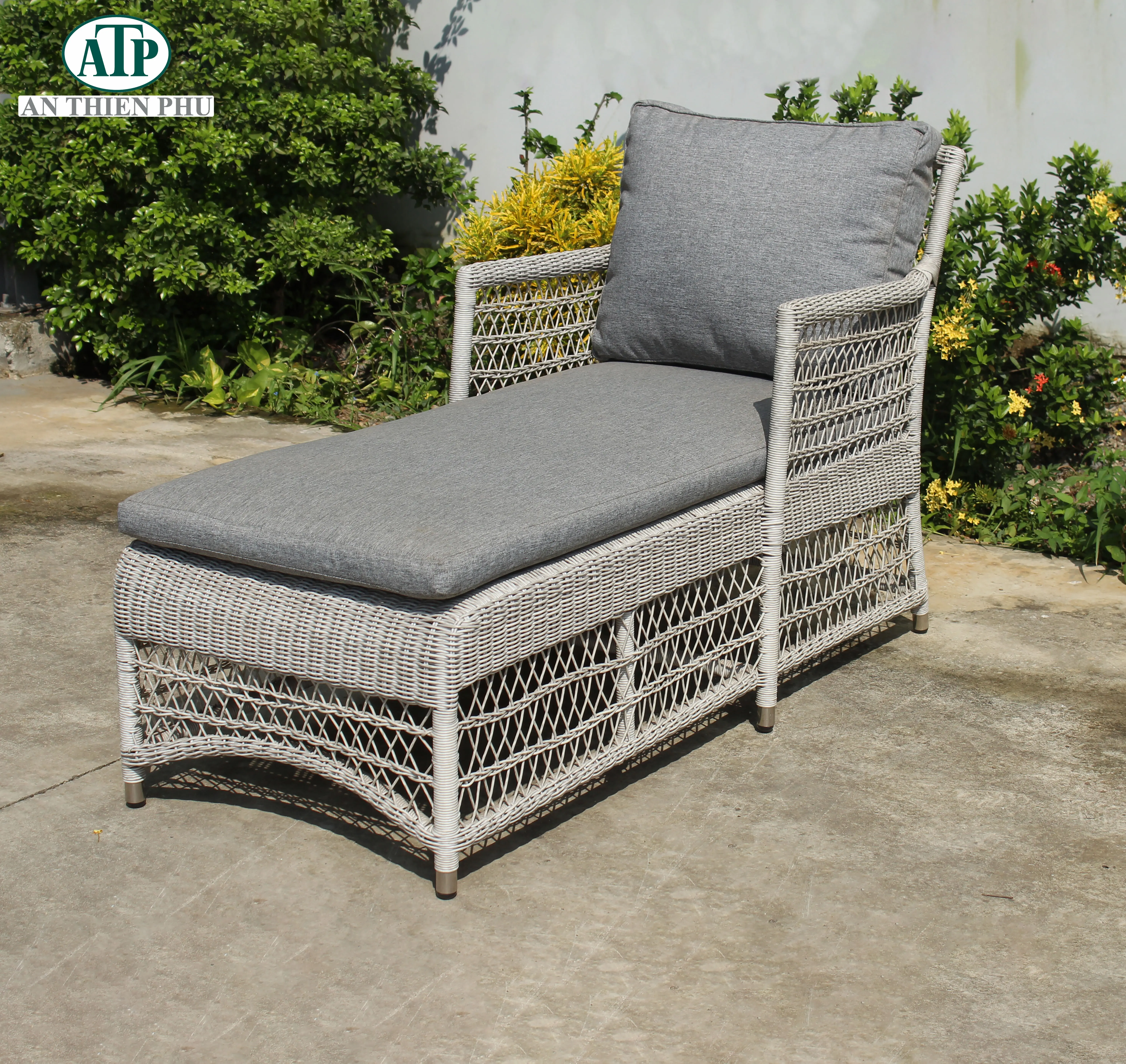 Bingkai aluminium dengan kursi berjemur rotan luar ruangan furnitur mode kursi matahari dibuat oleh perencanaan Nam pabrikan