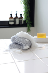 [Toptan ürün] Polyester yıkama havlu japonya'da yapılan banyo havluları peeling vücut kesesi yumuşak zengin kabarcık açık mor