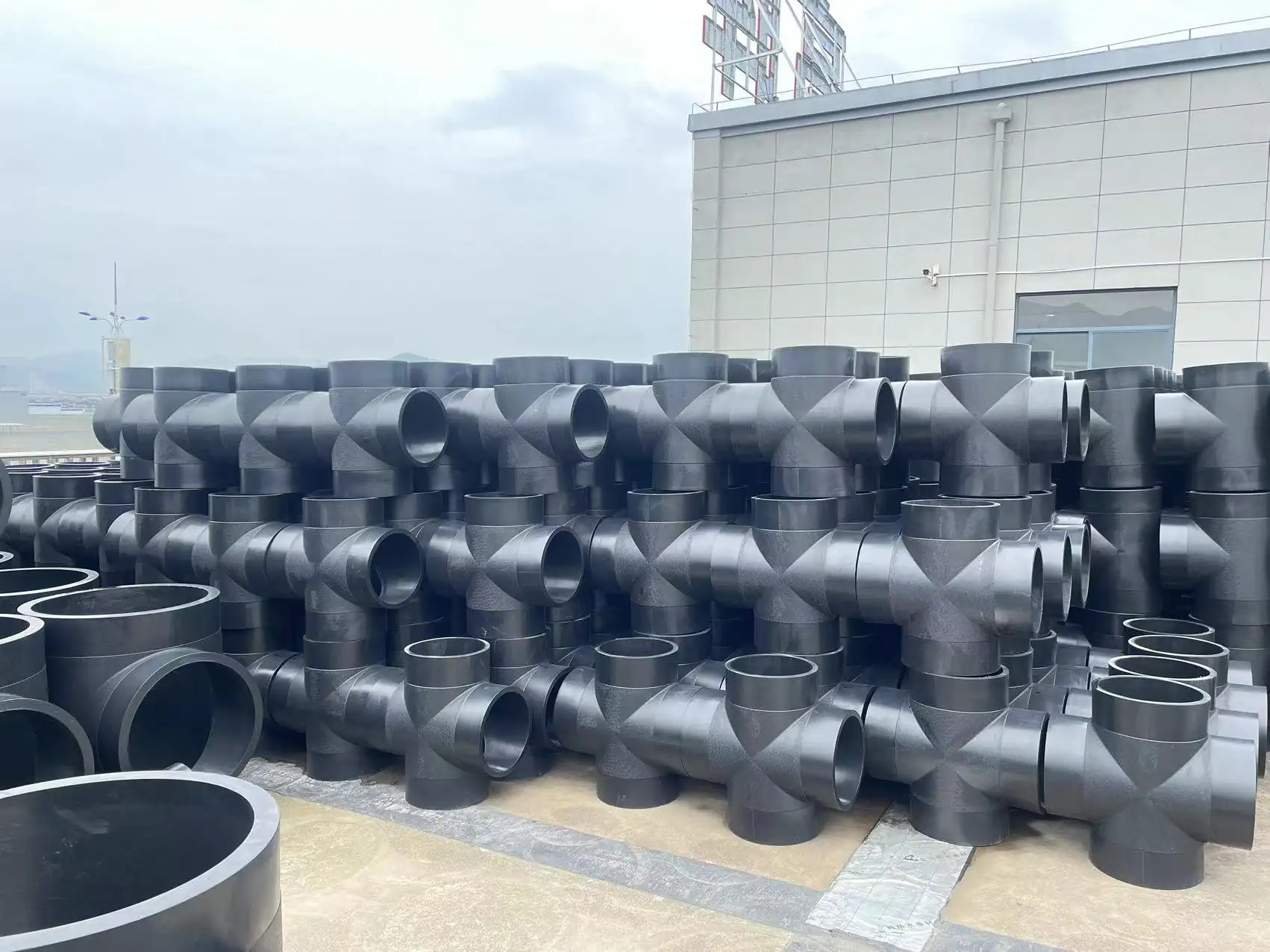chinesische herstellung von hdpe-rohrarmatur kunststoffarmatur gelenk stiefel fusionsquadrat für rohrleitungen