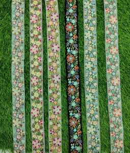 benutzerdefiniert hergestellt maschine bestickte bänder im blumen-<span class=keywords><strong>design</strong></span> und in sechs farben für brautkleider in 1 zoll breite auf netzstoff.