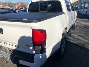 2022 Toyota T-A-C-O-M-A S-R V-6 D-O-U-B-L-E CAB 4WD รถกระบะ - Product Image 2