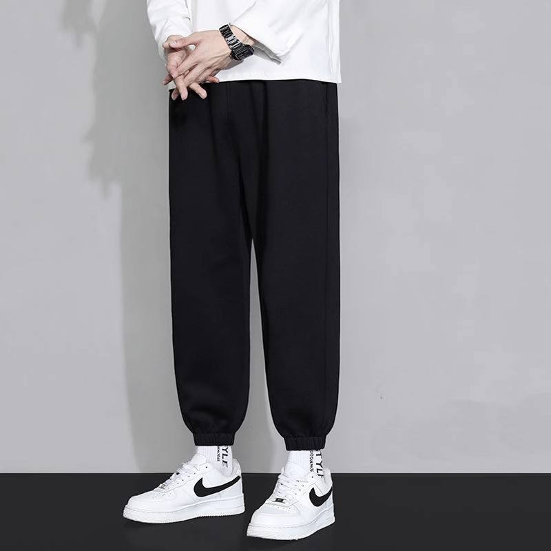 กางเกงครอปสีดำ