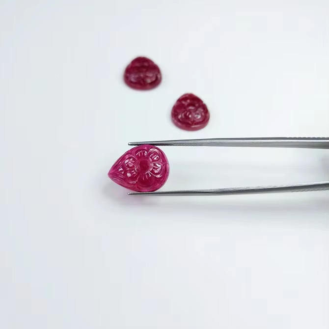 สีชมพูแดง