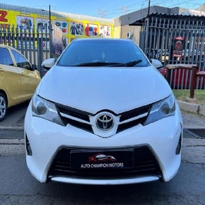 TOYOTA PRIUS卸売り/低品質のプライベートカーをお手頃価格で購入 - Product Image 1