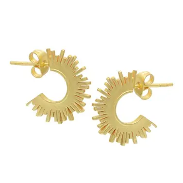 Explore los últimos pendientes de diseño de latón exclusivos Pendientes de aro C de latón chapado en oro de moda