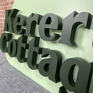 Hochwertige 3D-Kanalbuchstaben Business Sign Board Hintergrund beleuchtete Channel Letter Signage Wand montage Logo für Unternehmen