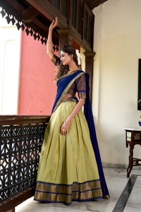 新しいバラエティデザイナーの衣装純粋なきらめき<span class=keywords><strong>Lehenga</strong></span> Choli & Dupatta with Zari Weaving Work Manufacture from India Woman Fashion