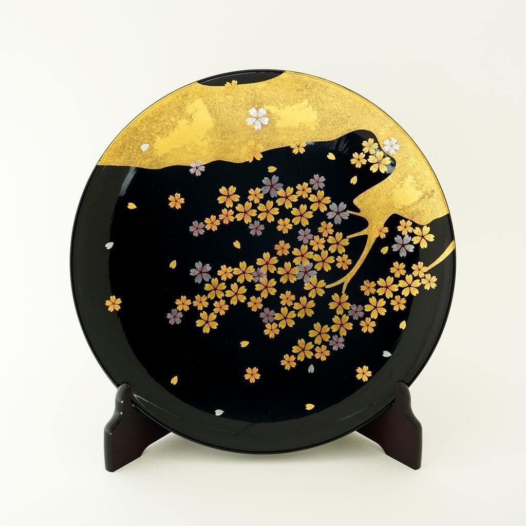 มีสีสัน