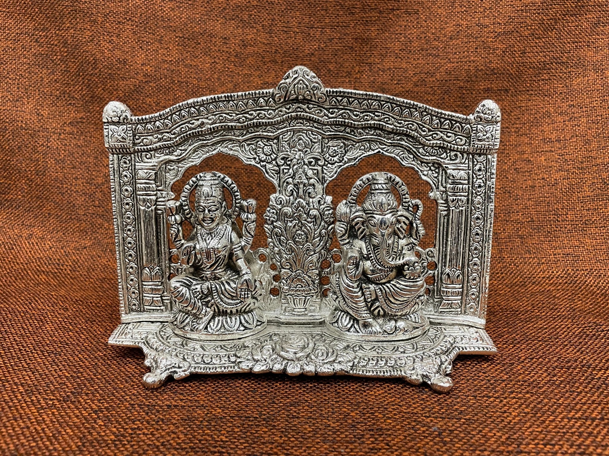 เช่นเดียวกับรูปภาพ