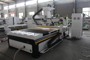 Suministro de fábrica 1325 ATC CNC enrutador de carpintería Venta caliente muebles de madera gabinete puerta que hace la máquina Auto herramientas cambiador enrutador - Product Image 3