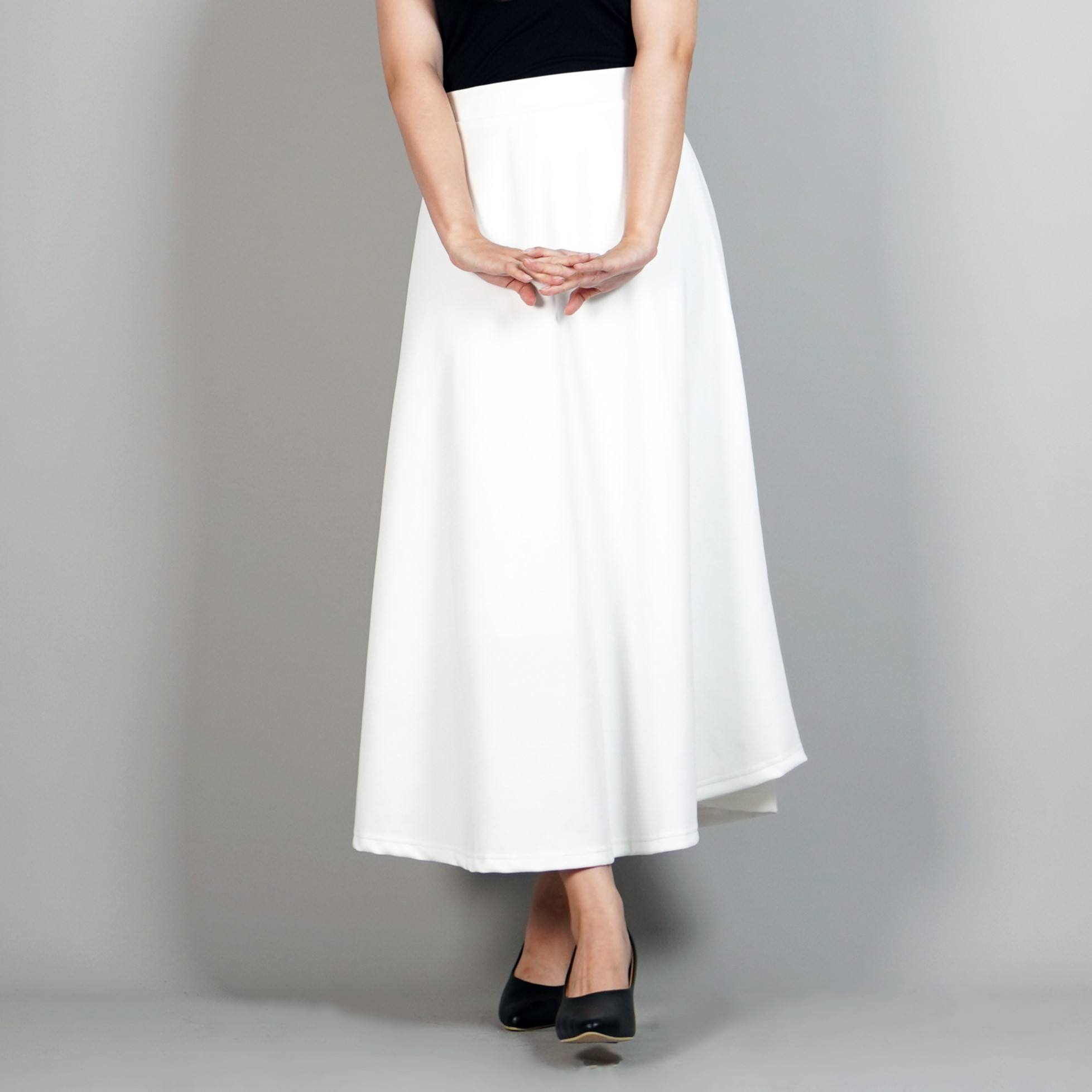 สีขาวนวล