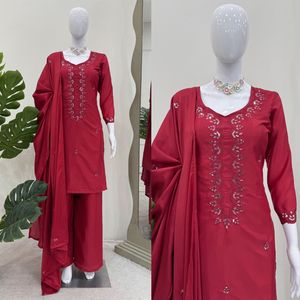 Detaylı iplik dizisi çalışması, tam dikişli elastik takılmış Plazo ve Dupatta içeren Chinon ipek seti rafine üst - Product Image 4