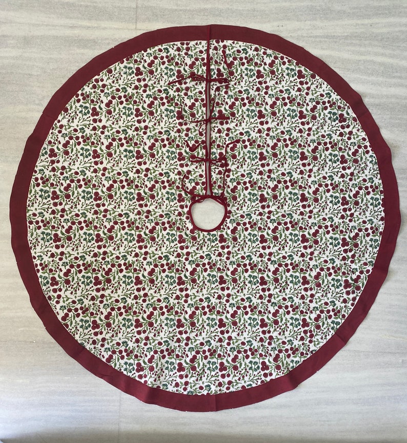 สีแดงทับทิมเข้ม, สีมรกต และสีเขียวมอส