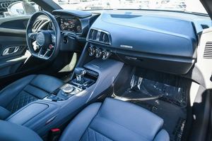 R8ออดี้ V10 Quattro PLUS Coupe AWD สำหรับการขายถึงบ้าน - Product Image 2