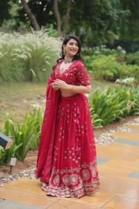 בוטיק הודי מסורתי rangoli בד lehenga choli עם דופאטה ושיש רקומים פאייטים עבודה מעצב lehenga