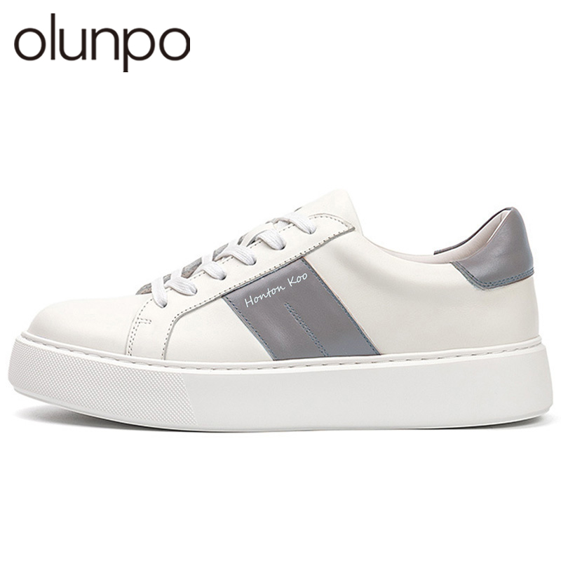 สีเทาขาว