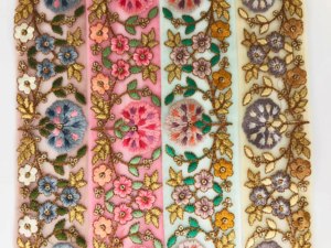 パステルフローラル刺繍レーストリム多色エスニックボーダーゴールデンスレッドワークネットに伝統的なロマンチックなファンシースタイル - Product Image 3