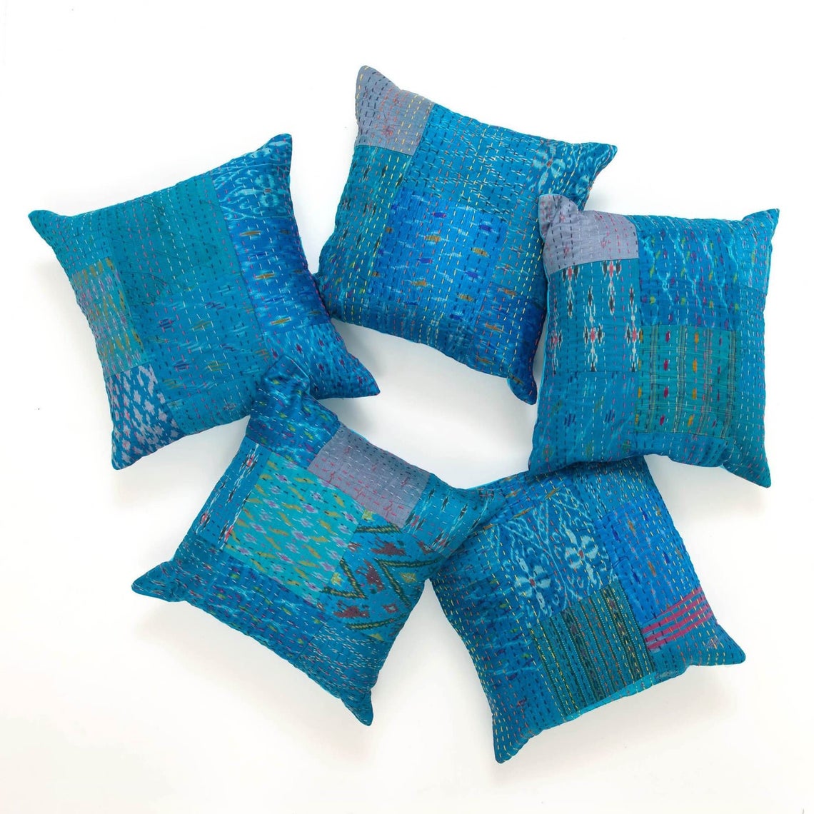 Comme montrent dans l'image