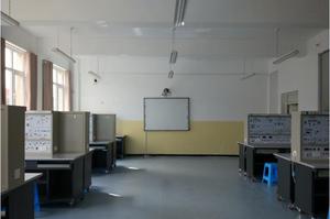 Программируемая модель программируемого логического контроллера Siemens PLC с инверторным модулем и сенсорным экраном