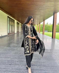 美丽的设计师刺绣天鹅绒Salwar Kameez现成的黑色3 pc天鹅绒Kurta Palazzo套装，配有Dupatta派对装