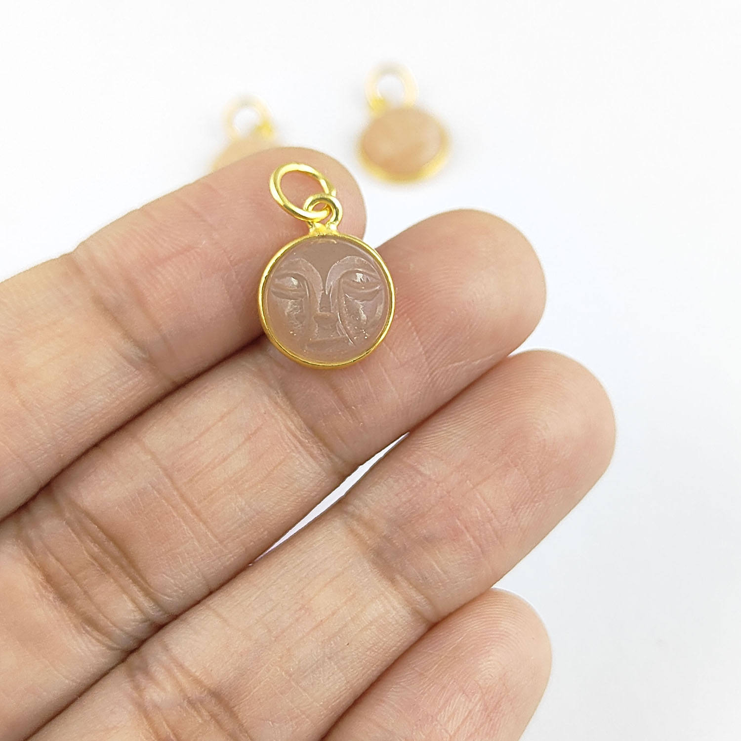 มูนสโตนสีพีช