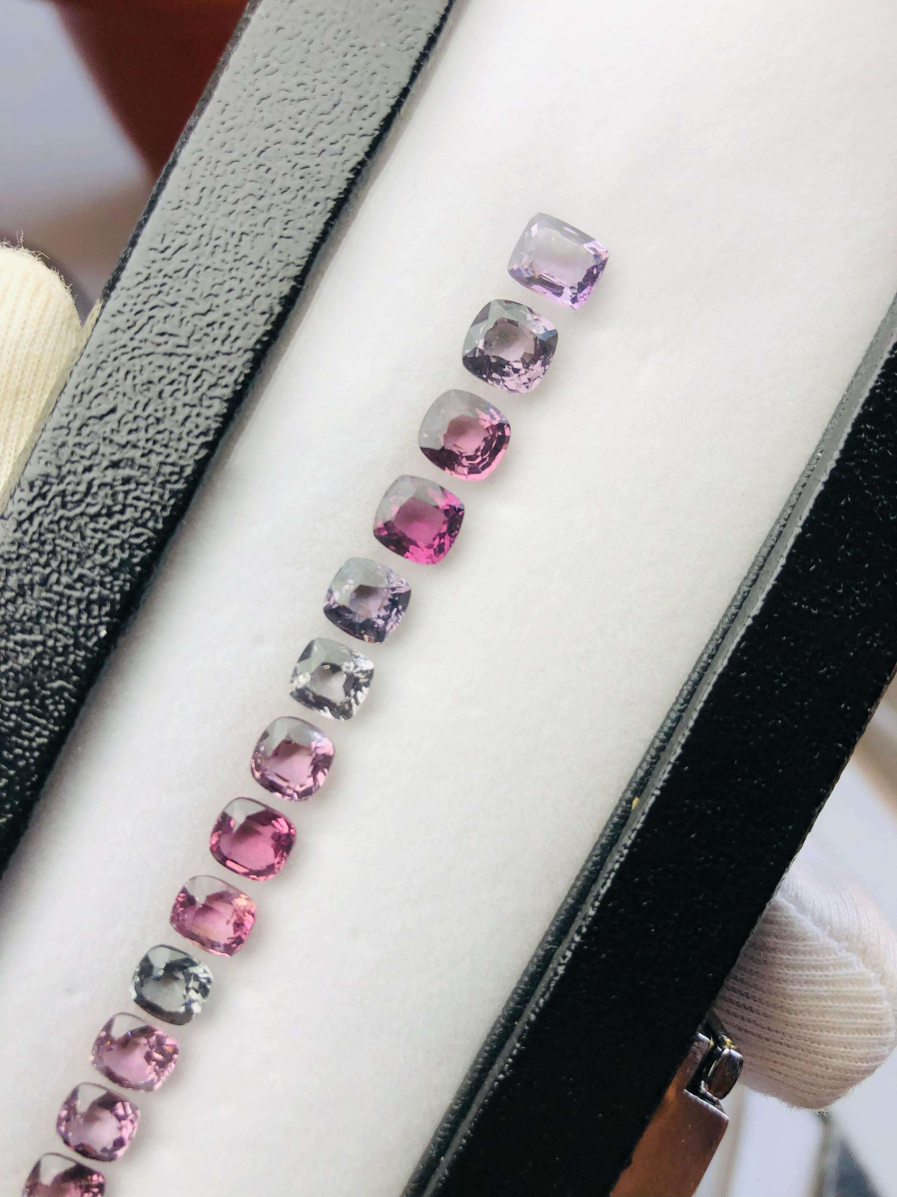 สีชมพูสีเขียวสีม่วงสีส้มสีแดง