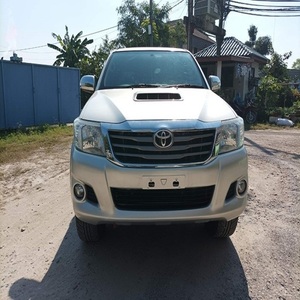 Toyotaa Hilux 2014 2.5E MTスマートキャブリアカメラ中古レザーインテリアピックアップバンシルバー4Lマニュアルギアボックス左右