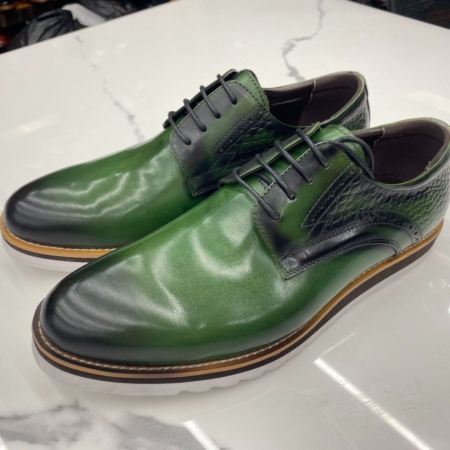 สีเขียว