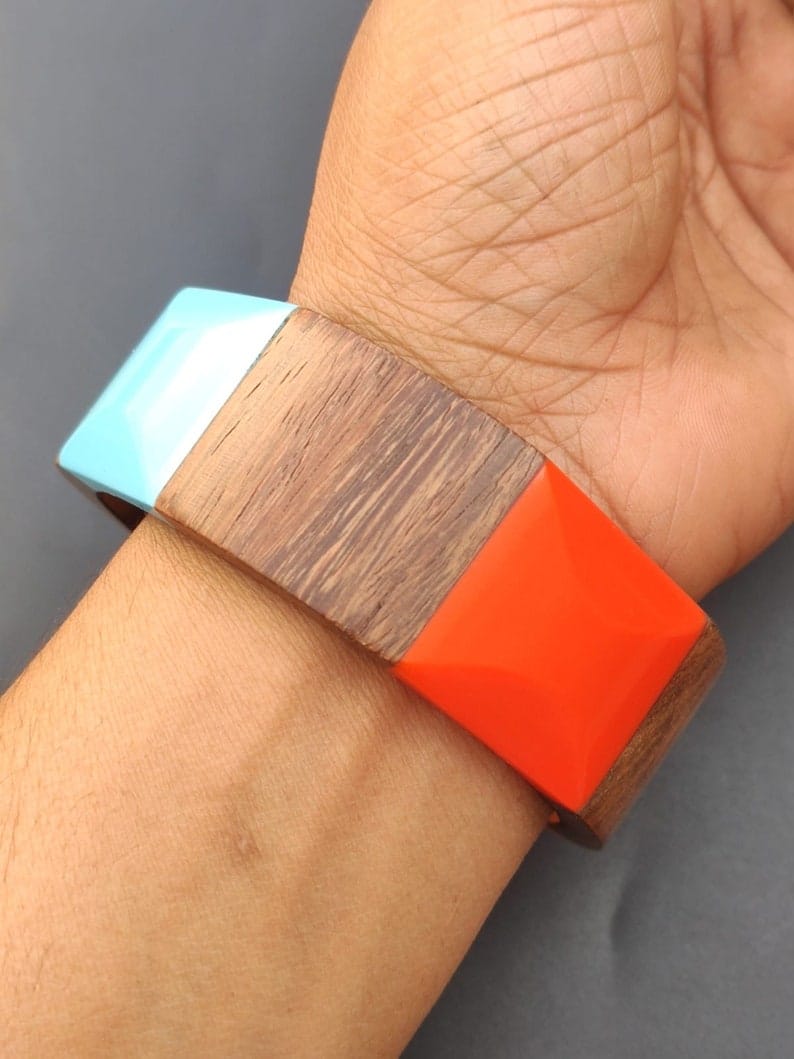 สีดำและสีเงิน