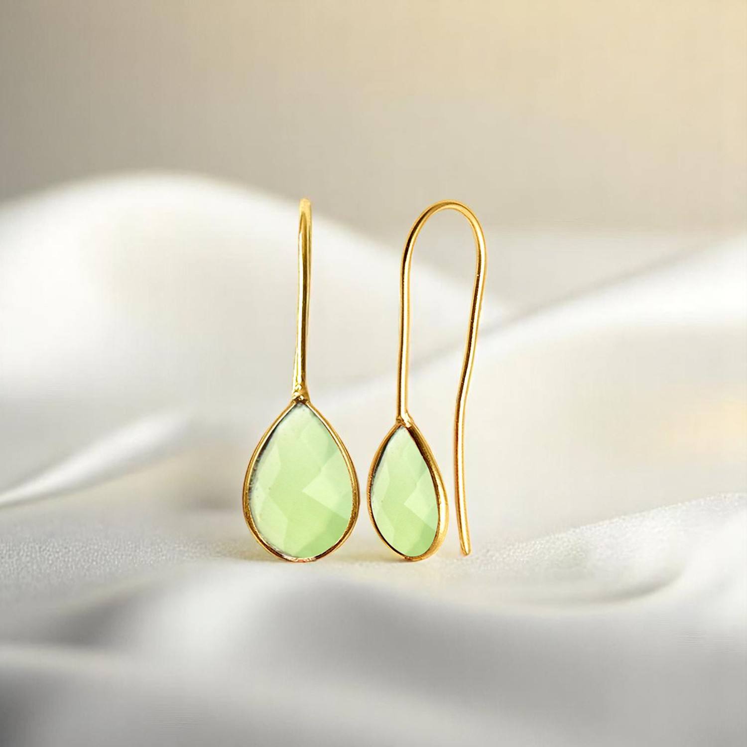 พลอยคาลซิโดนีสีเขียว