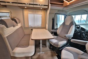 安いモーターホームRVキャンパー2016デスレフトレンドT6717