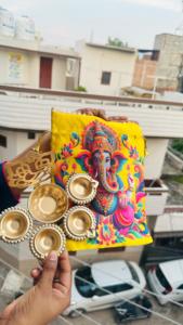 インドのサプライヤーからのディワリのためのインドの装飾的なユニークな手作りの芸術的なモダンなデザインの金属ディヤとガンパティポトリ