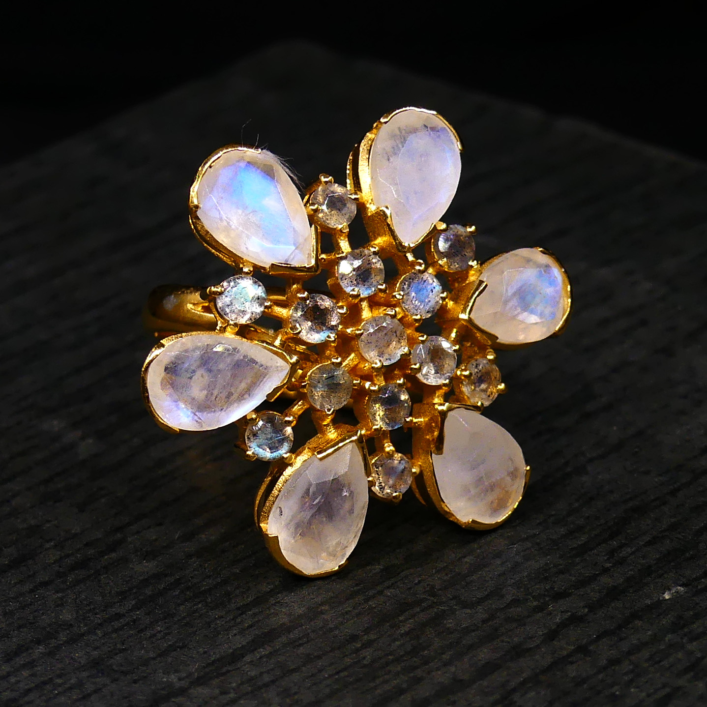 สีเหลือง