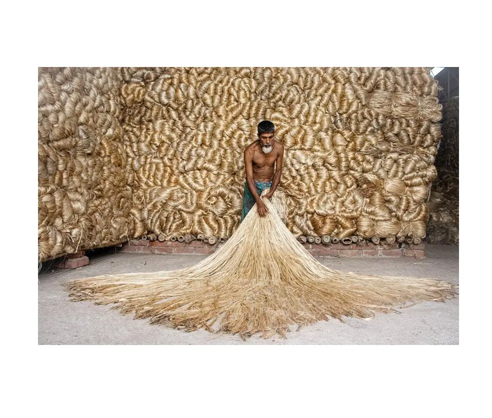 Prezzo basso di buona qualità all'ingrosso orientato all'esportazione qualità eccellente prezzo basso 100% iuta natura colore fibra di iuta dal Bangladesh