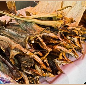100% טהור באיכות Stockfish ראש/בקלה מיובש מלאי דגים גדלים 45kg בייל למכירה