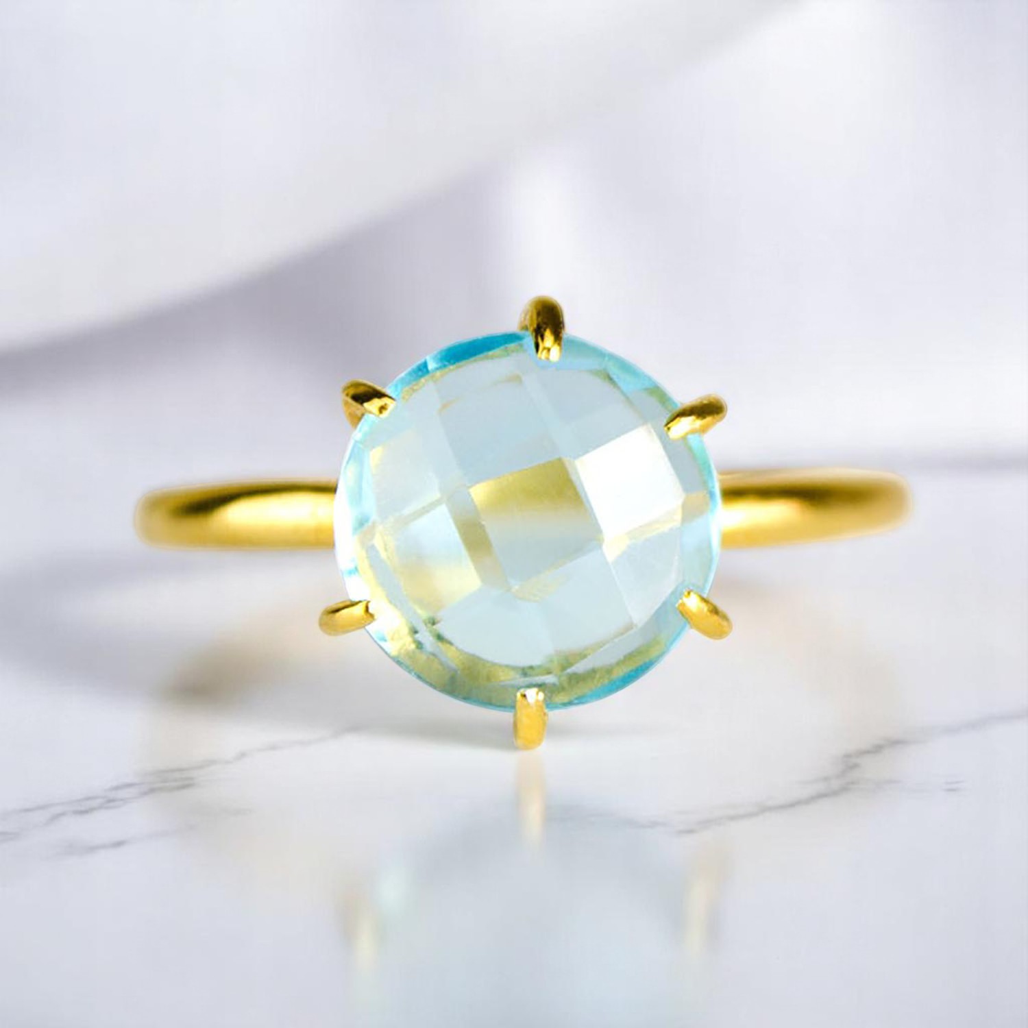 สีฟ้าบุษราคัมควอตซ์ทอง