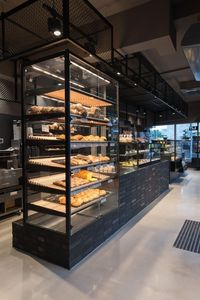 Durable Bakery Bread Display Showcase Varnish Surface Retail <strong>Shop</strong> Pastry Bread Rack for Showroom Display